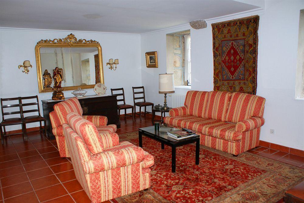 Casa Dos Assentos De Quintiaes